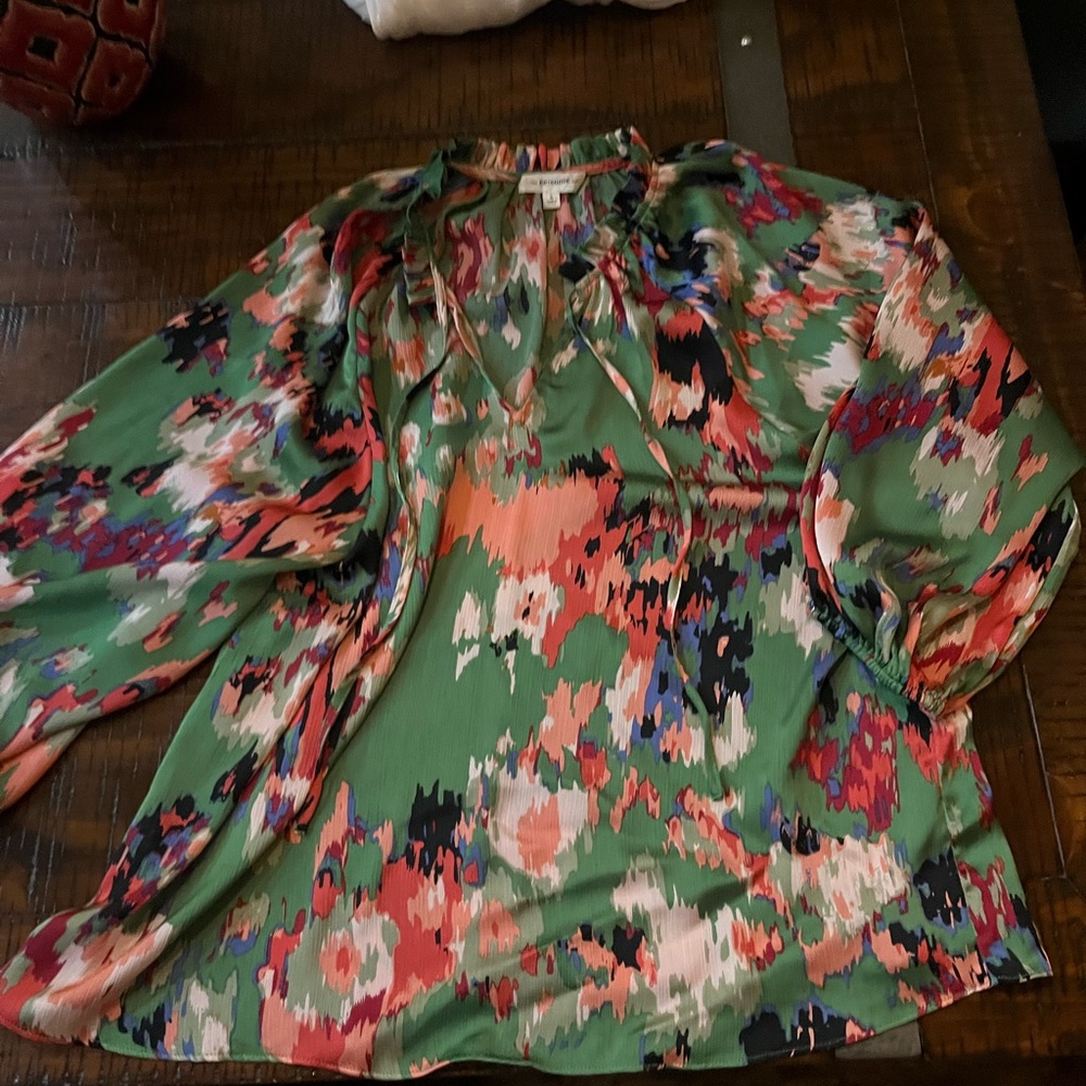 eesome Green Abstract Floral V-Neck Blouse with Coral Accents